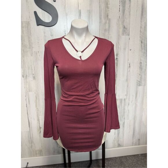 Adam Levine dress - Picture 2 of 7